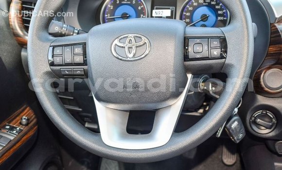 Acheter Import Voiture Toyota Hilux Blanc à Import - Dubai, Zambie Acheter Import Voiture Toyota Hilux Blanc à Import - Dubai, Zambie