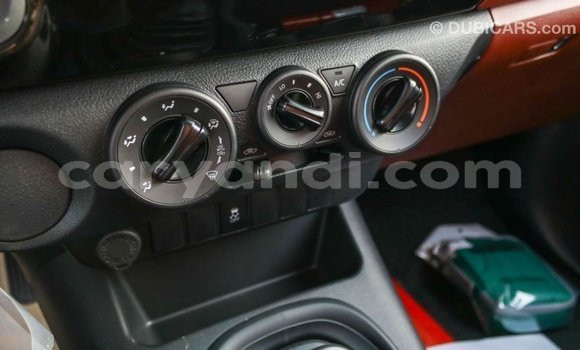 Acheter Import Voiture Toyota Hilux Blanc à Import - Dubai, Zambie Acheter Import Voiture Toyota Hilux Blanc à Import - Dubai, Zambie