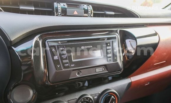 Acheter Import Voiture Toyota Hilux Blanc à Import - Dubai, Zambie Acheter Import Voiture Toyota Hilux Blanc à Import - Dubai, Zambie
