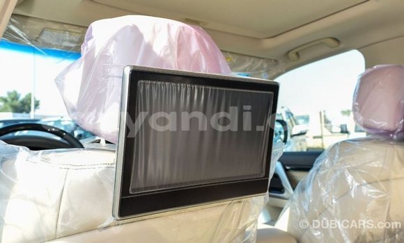 Acheter Import Voiture Toyota Land Cruiser Blanc à Import - Dubai, Zambie Acheter Import Voiture Toyota Land Cruiser Blanc à Import - Dubai, Zambie