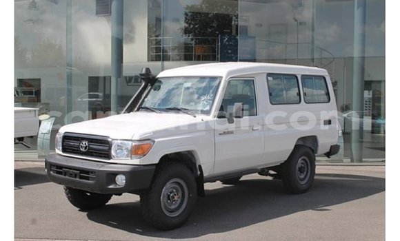 Acheter Import Voiture Toyota Land Cruiser Blanc à Import - Dubai, Zambie Acheter Import Voiture Toyota Land Cruiser Blanc à Import - Dubai, Zambie