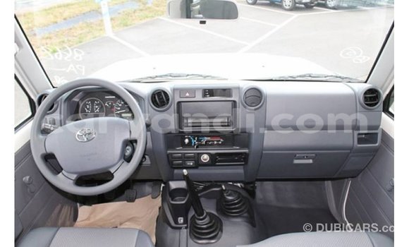 Acheter Import Voiture Toyota Land Cruiser Blanc à Import - Dubai, Zambie Acheter Import Voiture Toyota Land Cruiser Blanc à Import - Dubai, Zambie