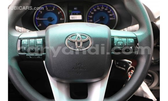 Acheter Import Voiture Toyota Hilux Blanc à Import - Dubai, Zambie Acheter Import Voiture Toyota Hilux Blanc à Import - Dubai, Zambie