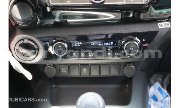 Acheter Import Voiture Toyota Hilux Blanc à Import - Dubai, Zambie Acheter Import Voiture Toyota Hilux Blanc à Import - Dubai, Zambie