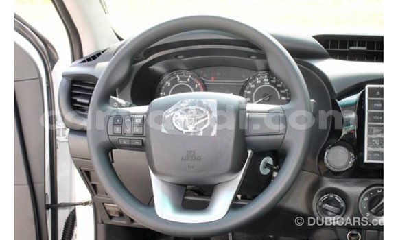 Acheter Import Voiture Toyota Hilux Blanc à Import - Dubai, Zambie Acheter Import Voiture Toyota Hilux Blanc à Import - Dubai, Zambie