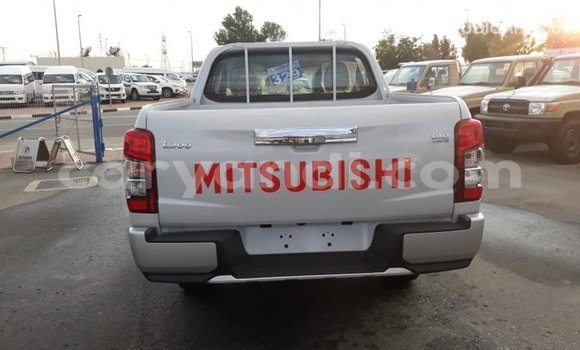 Acheter Import Voiture Mitsubishi L200 Blanc à Import - Dubai, Zambie Acheter Import Voiture Mitsubishi L200 Blanc à Import - Dubai, Zambie