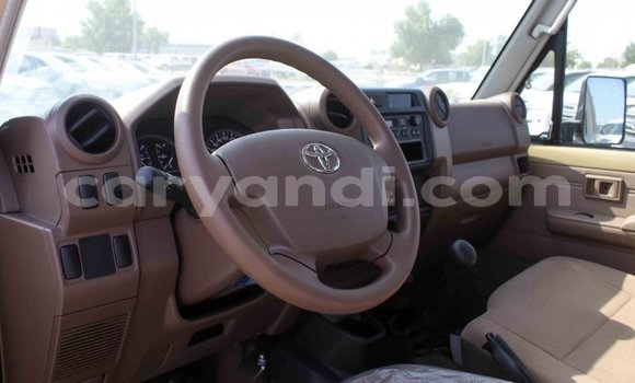 Acheter Import Voiture Toyota Land Cruiser Beige à Import - Dubai, Zambie Acheter Import Voiture Toyota Land Cruiser Beige à Import - Dubai, Zambie