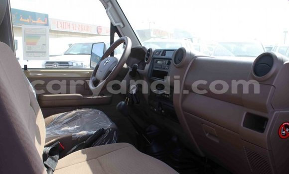 Acheter Import Voiture Toyota Land Cruiser Beige à Import - Dubai, Zambie Acheter Import Voiture Toyota Land Cruiser Beige à Import - Dubai, Zambie