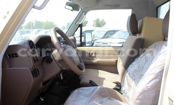 Acheter Import Voiture Toyota Land Cruiser Beige à Import - Dubai, Zambie Acheter Import Voiture Toyota Land Cruiser Beige à Import - Dubai, Zambie