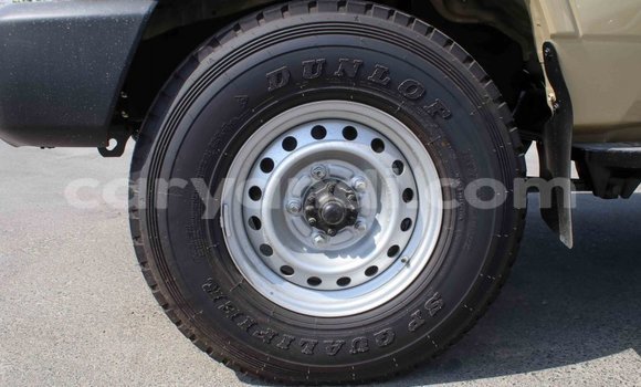 Acheter Import Voiture Toyota Land Cruiser Beige à Import - Dubai, Zambie Acheter Import Voiture Toyota Land Cruiser Beige à Import - Dubai, Zambie