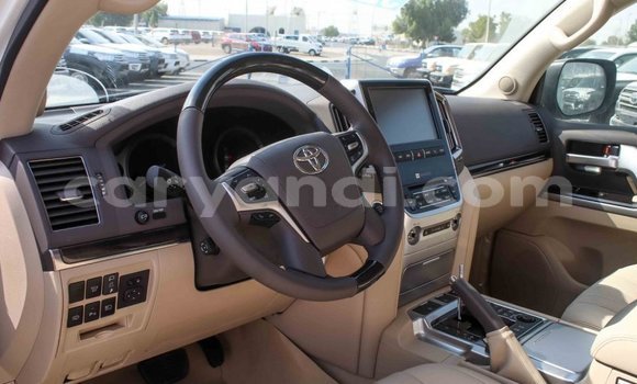 Acheter Import Voiture Toyota Land Cruiser Blanc à Import - Dubai, Zambie Acheter Import Voiture Toyota Land Cruiser Blanc à Import - Dubai, Zambie
