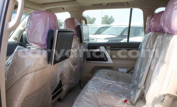Acheter Import Voiture Toyota Land Cruiser Blanc à Import - Dubai, Zambie Acheter Import Voiture Toyota Land Cruiser Blanc à Import - Dubai, Zambie