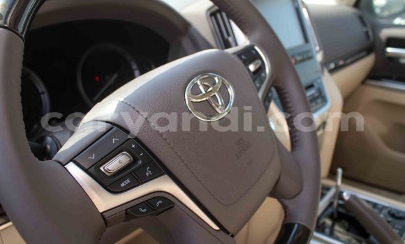 Acheter Import Voiture Toyota Land Cruiser Blanc à Import - Dubai, Zambie Acheter Import Voiture Toyota Land Cruiser Blanc à Import - Dubai, Zambie