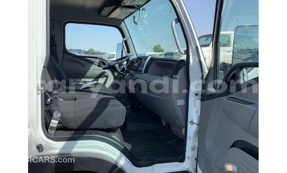 Buy Import Mitsubishi Canter White Truck in Import - Dubai in Zambia Buy Import Mitsubishi Canter White Truck in Import - Dubai in Zambia