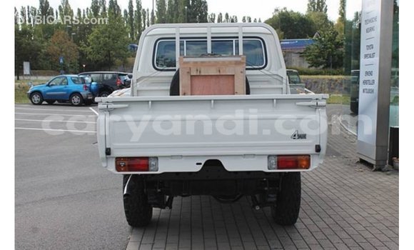 Buy Import Toyota Land Cruiser White Car in Import - Dubai in Zambia Buy Import Toyota Land Cruiser White Car in Import - Dubai in Zambia