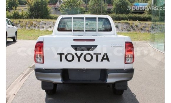 Acheter Import Voiture Toyota Hilux Blanc à Import - Dubai, Zambie Acheter Import Voiture Toyota Hilux Blanc à Import - Dubai, Zambie