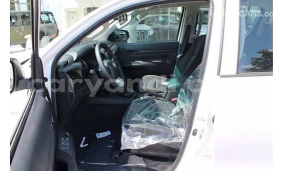 Acheter Import Voiture Toyota Hilux Blanc à Import - Dubai, Zambie Acheter Import Voiture Toyota Hilux Blanc à Import - Dubai, Zambie