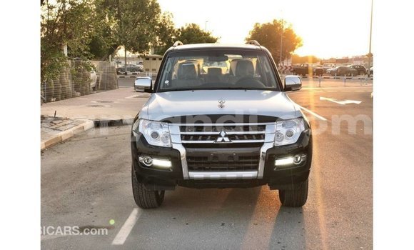 Acheter Import Voiture Mitsubishi Pajero Noir à Import - Dubai, Zambie Acheter Import Voiture Mitsubishi Pajero Noir à Import - Dubai, Zambie