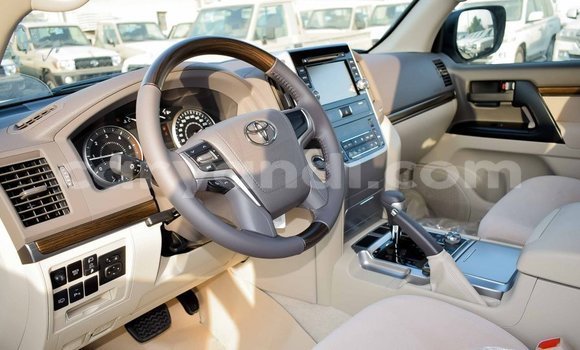 Acheter Import Voiture Toyota Land Cruiser Blanc à Import - Dubai, Zambie Acheter Import Voiture Toyota Land Cruiser Blanc à Import - Dubai, Zambie
