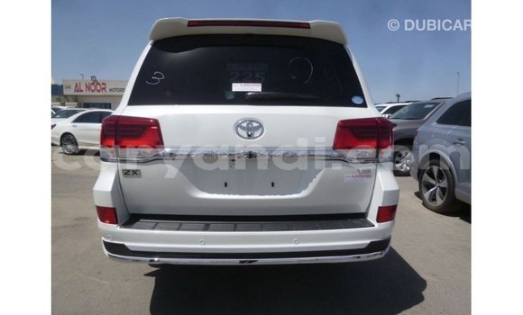 Nunua Imported Toyota Land Cruiser Nyeupe Gari ndani ya Import - Dubai nchini Zambia Nunua Imported Toyota Land Cruiser Nyeupe Gari ndani ya Import - Dubai nchini Zambia