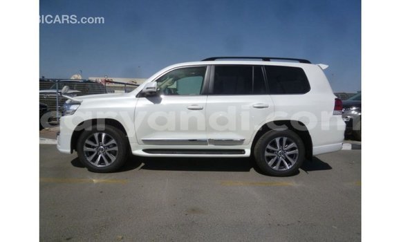 Nunua Imported Toyota Land Cruiser Nyeupe Gari ndani ya Import - Dubai nchini Zambia Nunua Imported Toyota Land Cruiser Nyeupe Gari ndani ya Import - Dubai nchini Zambia