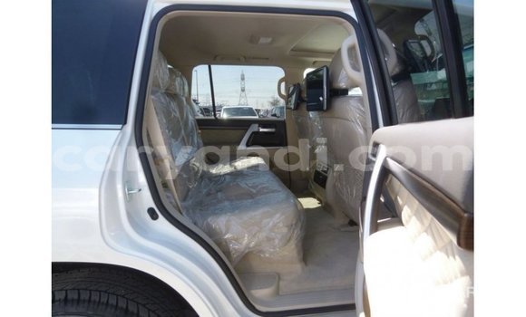 Nunua Imported Toyota Land Cruiser Nyeupe Gari ndani ya Import - Dubai nchini Zambia Nunua Imported Toyota Land Cruiser Nyeupe Gari ndani ya Import - Dubai nchini Zambia