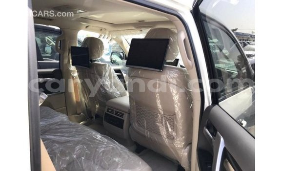 Nunua Imported Toyota Land Cruiser Nyeupe Gari ndani ya Import - Dubai nchini Zambia Nunua Imported Toyota Land Cruiser Nyeupe Gari ndani ya Import - Dubai nchini Zambia