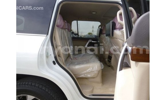 Buy Import Toyota Land Cruiser White Car in Import - Dubai in Zambia Buy Import Toyota Land Cruiser White Car in Import - Dubai in Zambia