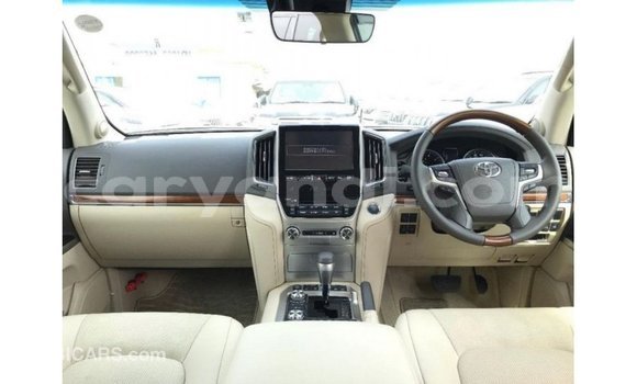 Nunua Imported Toyota Land Cruiser Nyeupe Gari ndani ya Import - Dubai nchini Zambia Nunua Imported Toyota Land Cruiser Nyeupe Gari ndani ya Import - Dubai nchini Zambia