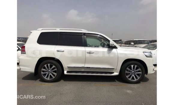 Nunua Imported Toyota Land Cruiser Nyeupe Gari ndani ya Import - Dubai nchini Zambia Nunua Imported Toyota Land Cruiser Nyeupe Gari ndani ya Import - Dubai nchini Zambia