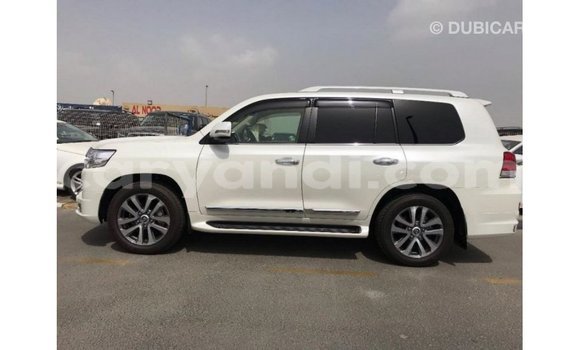 Nunua Imported Toyota Land Cruiser Nyeupe Gari ndani ya Import - Dubai nchini Zambia Nunua Imported Toyota Land Cruiser Nyeupe Gari ndani ya Import - Dubai nchini Zambia
