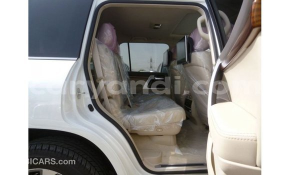 Nunua Imported Toyota Land Cruiser Nyeupe Gari ndani ya Import - Dubai nchini Zambia Nunua Imported Toyota Land Cruiser Nyeupe Gari ndani ya Import - Dubai nchini Zambia