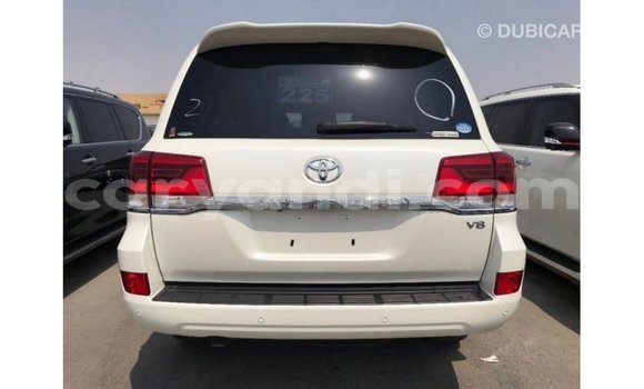Nunua Imported Toyota Land Cruiser Nyeupe Gari ndani ya Import - Dubai nchini Zambia Nunua Imported Toyota Land Cruiser Nyeupe Gari ndani ya Import - Dubai nchini Zambia