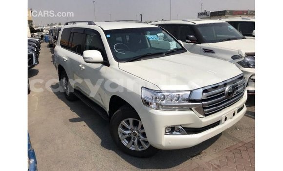 Nunua Imported Toyota Land Cruiser Nyeupe Gari ndani ya Import - Dubai nchini Zambia Nunua Imported Toyota Land Cruiser Nyeupe Gari ndani ya Import - Dubai nchini Zambia