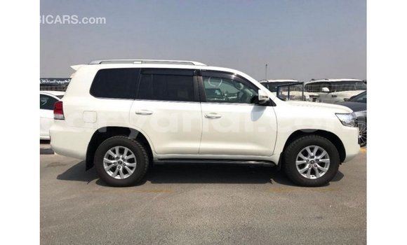 Nunua Imported Toyota Land Cruiser Nyeupe Gari ndani ya Import - Dubai nchini Zambia Nunua Imported Toyota Land Cruiser Nyeupe Gari ndani ya Import - Dubai nchini Zambia