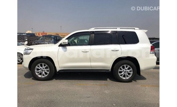 Nunua Imported Toyota Land Cruiser Nyeupe Gari ndani ya Import - Dubai nchini Zambia Nunua Imported Toyota Land Cruiser Nyeupe Gari ndani ya Import - Dubai nchini Zambia