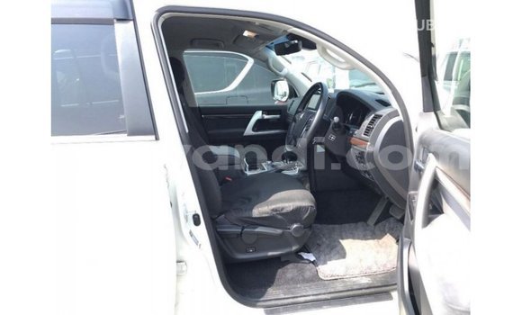 Nunua Imported Toyota Land Cruiser Nyeupe Gari ndani ya Import - Dubai nchini Zambia Nunua Imported Toyota Land Cruiser Nyeupe Gari ndani ya Import - Dubai nchini Zambia