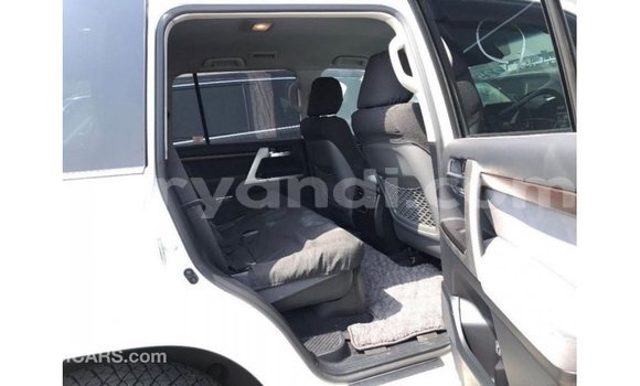 Nunua Imported Toyota Land Cruiser Nyeupe Gari ndani ya Import - Dubai nchini Zambia Nunua Imported Toyota Land Cruiser Nyeupe Gari ndani ya Import - Dubai nchini Zambia