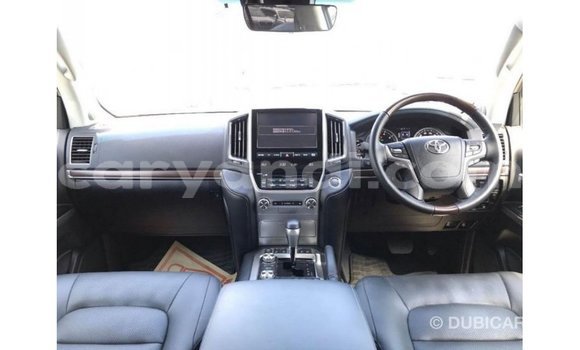 Nunua Imported Toyota Land Cruiser Nyeupe Gari ndani ya Import - Dubai nchini Zambia Nunua Imported Toyota Land Cruiser Nyeupe Gari ndani ya Import - Dubai nchini Zambia