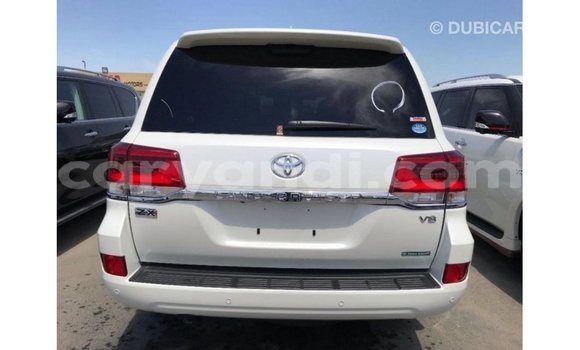 Nunua Imported Toyota Land Cruiser Nyeupe Gari ndani ya Import - Dubai nchini Zambia Nunua Imported Toyota Land Cruiser Nyeupe Gari ndani ya Import - Dubai nchini Zambia