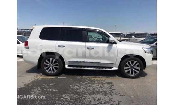 Nunua Imported Toyota Land Cruiser Nyeupe Gari ndani ya Import - Dubai nchini Zambia Nunua Imported Toyota Land Cruiser Nyeupe Gari ndani ya Import - Dubai nchini Zambia