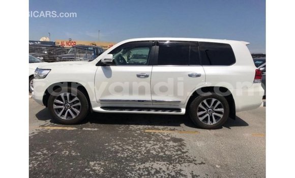 Nunua Imported Toyota Land Cruiser Nyeupe Gari ndani ya Import - Dubai nchini Zambia Nunua Imported Toyota Land Cruiser Nyeupe Gari ndani ya Import - Dubai nchini Zambia