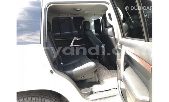 Nunua Imported Toyota Land Cruiser Nyeupe Gari ndani ya Import - Dubai nchini Zambia Nunua Imported Toyota Land Cruiser Nyeupe Gari ndani ya Import - Dubai nchini Zambia