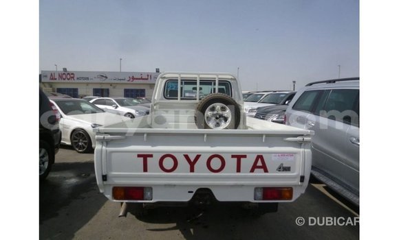 Nunua Imported Toyota Land Cruiser Nyeupe Gari ndani ya Import - Dubai nchini Zambia Nunua Imported Toyota Land Cruiser Nyeupe Gari ndani ya Import - Dubai nchini Zambia