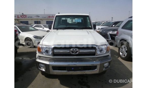 Nunua Imported Toyota Land Cruiser Nyeupe Gari ndani ya Import - Dubai nchini Zambia Nunua Imported Toyota Land Cruiser Nyeupe Gari ndani ya Import - Dubai nchini Zambia