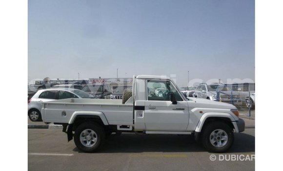 Nunua Imported Toyota Land Cruiser Nyeupe Gari ndani ya Import - Dubai nchini Zambia Nunua Imported Toyota Land Cruiser Nyeupe Gari ndani ya Import - Dubai nchini Zambia
