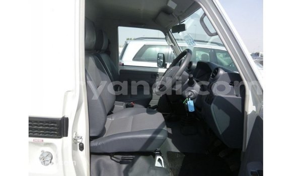 Nunua Imported Toyota Land Cruiser Nyeupe Gari ndani ya Import - Dubai nchini Zambia Nunua Imported Toyota Land Cruiser Nyeupe Gari ndani ya Import - Dubai nchini Zambia