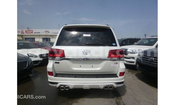 Nunua Imported Toyota Land Cruiser Nyeupe Gari ndani ya Import - Dubai nchini Zambia Nunua Imported Toyota Land Cruiser Nyeupe Gari ndani ya Import - Dubai nchini Zambia