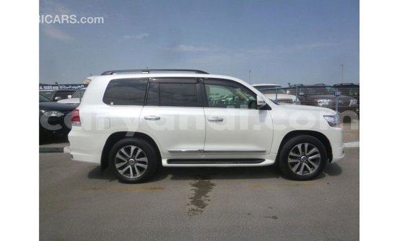 Nunua Imported Toyota Land Cruiser Nyeupe Gari ndani ya Import - Dubai nchini Zambia Nunua Imported Toyota Land Cruiser Nyeupe Gari ndani ya Import - Dubai nchini Zambia