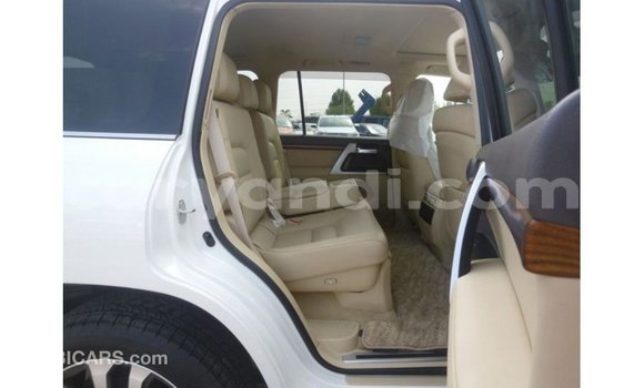 Nunua Imported Toyota Land Cruiser Nyeupe Gari ndani ya Import - Dubai nchini Zambia Nunua Imported Toyota Land Cruiser Nyeupe Gari ndani ya Import - Dubai nchini Zambia